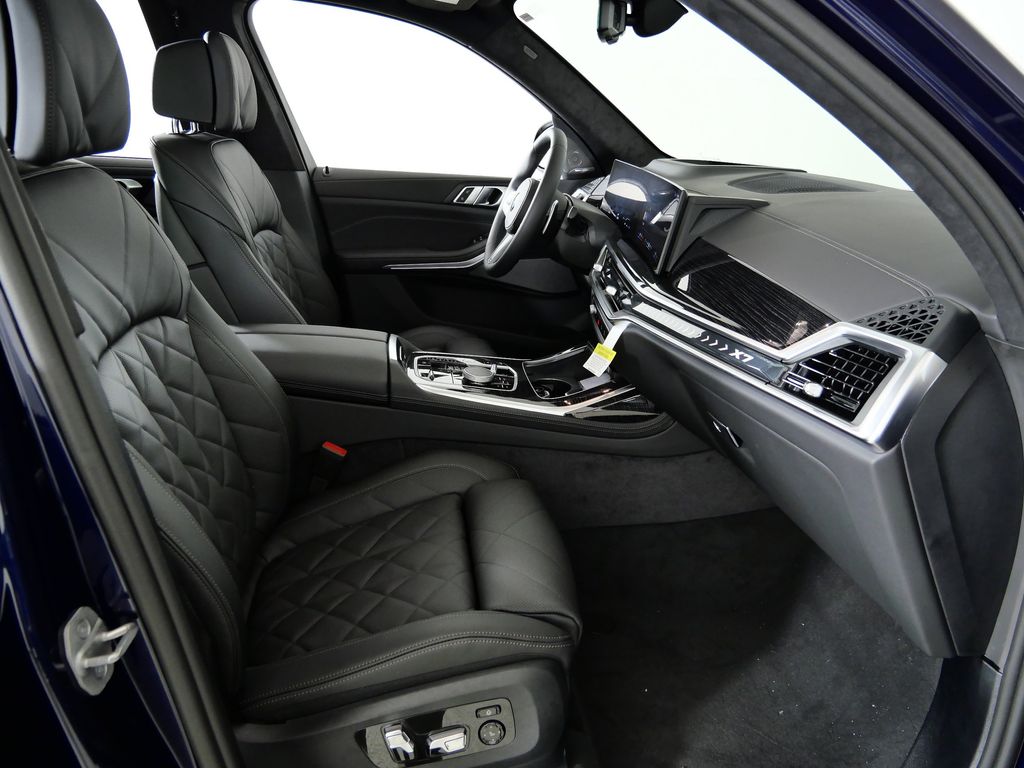 Thumbnail: 2026 BMW X7 - 20