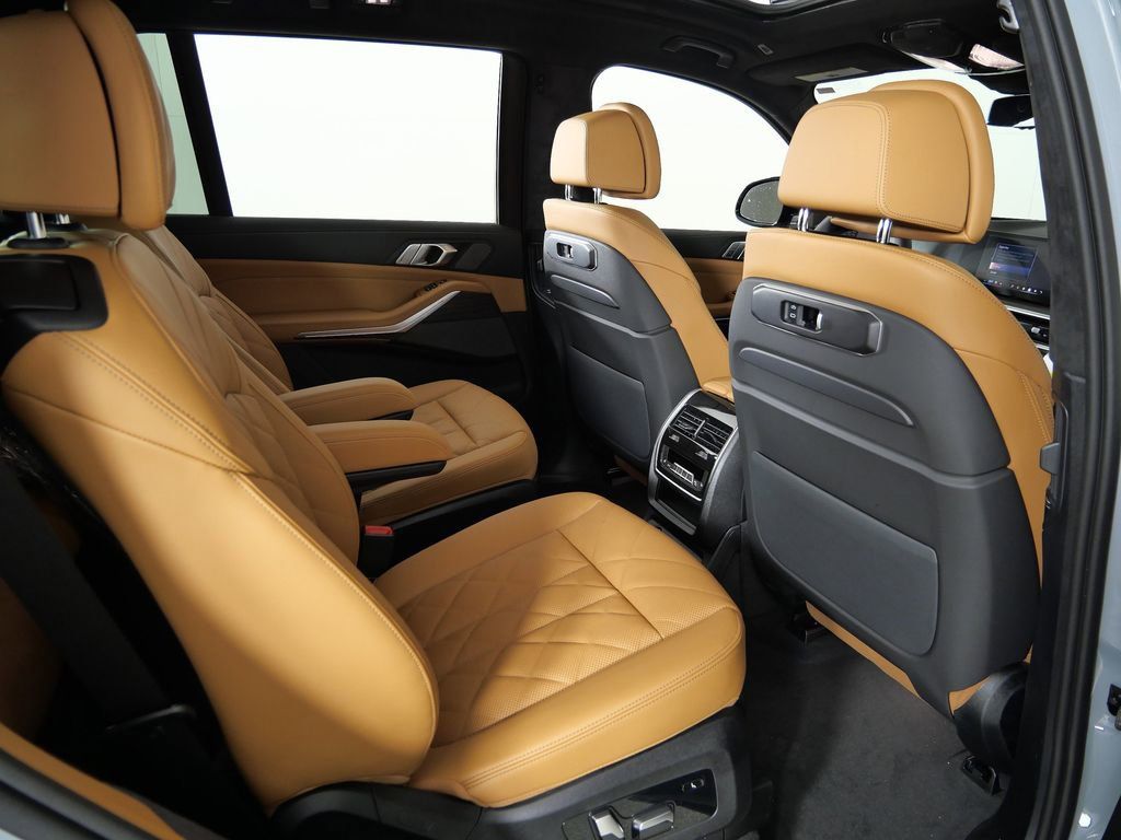 Thumbnail: 2026 BMW X7 - 28