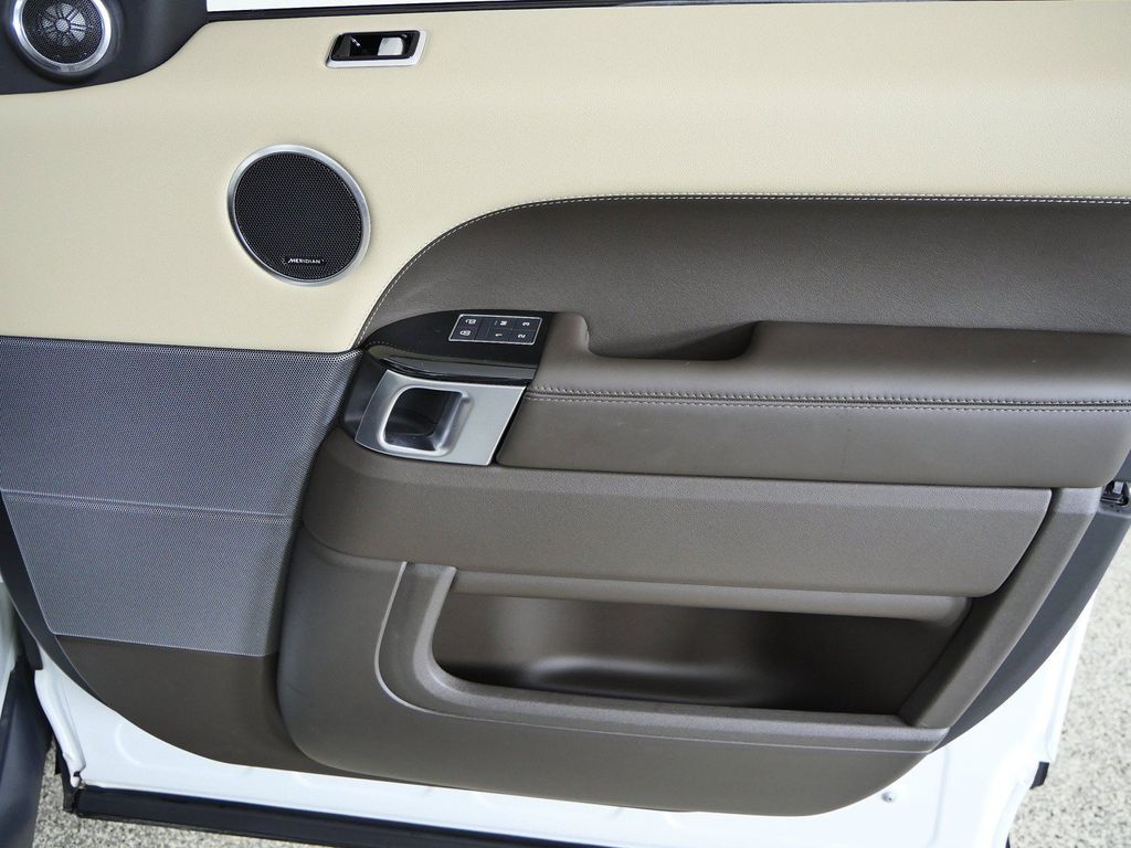 Thumbnail: 2022 Land Rover Range Rover Sport - 19
