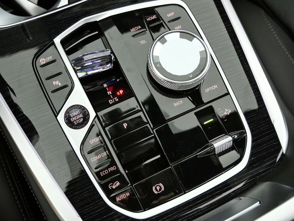 Thumbnail: 2026 BMW X7 - 48