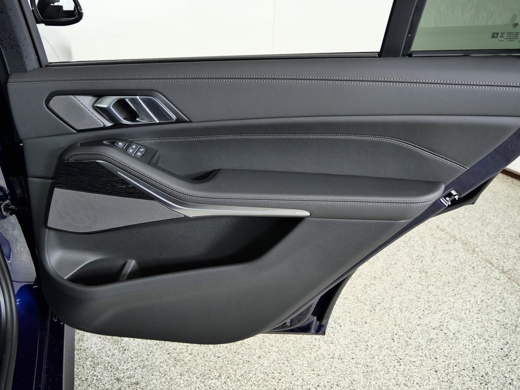 Thumbnail: 2026 BMW X7 - 25