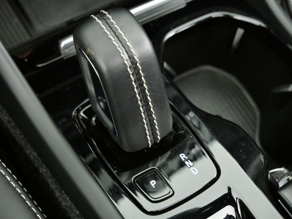 Thumbnail: 2021 Volvo XC40 - 49