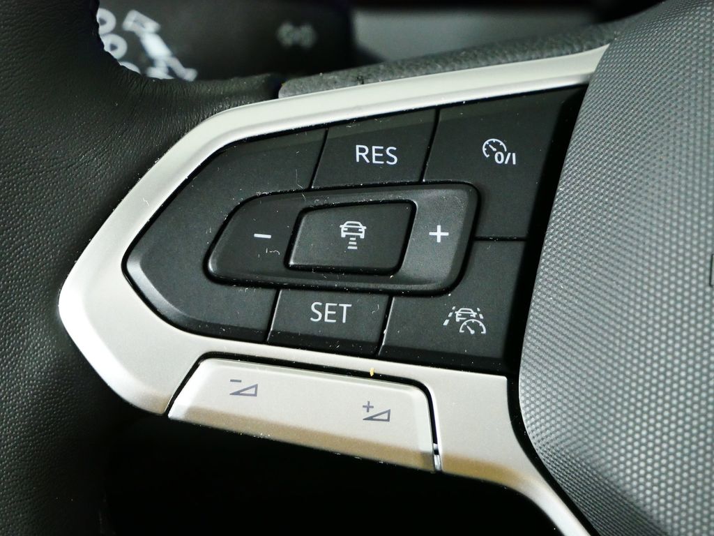 Thumbnail: 2025 Volkswagen Jetta - 37