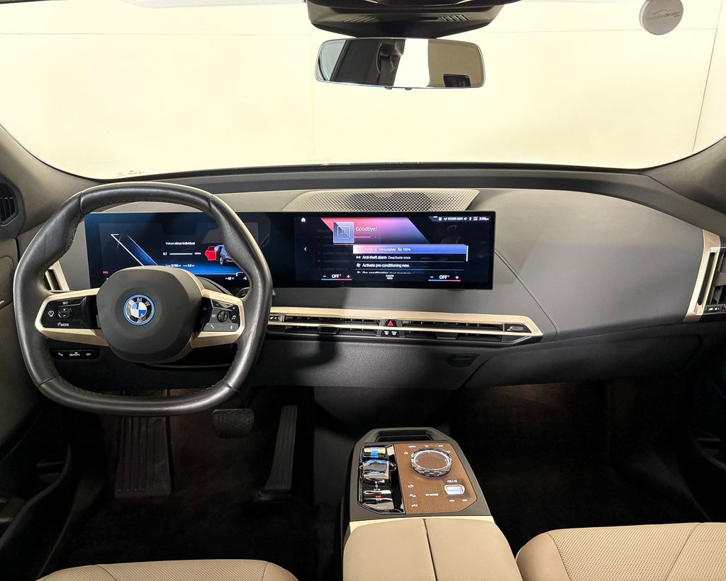 Thumbnail: 2023 BMW iX - 10