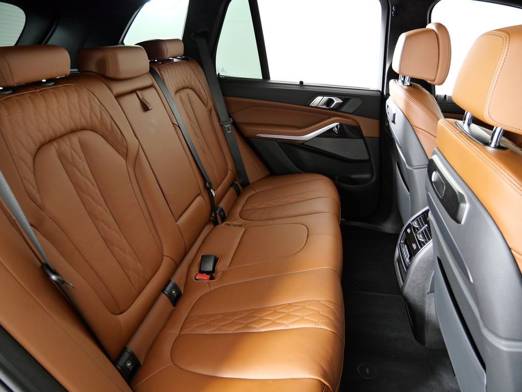 Thumbnail: 2025 BMW X5 - 32