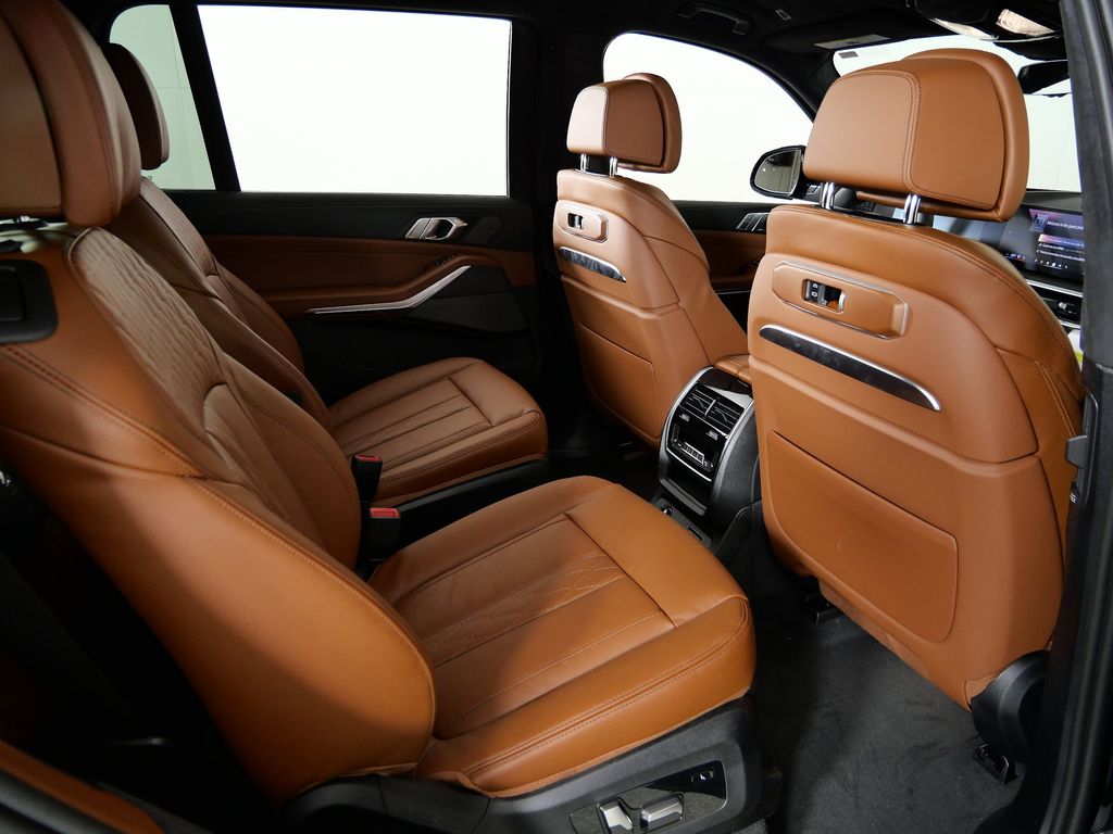 Thumbnail: 2026 BMW X7 - 26