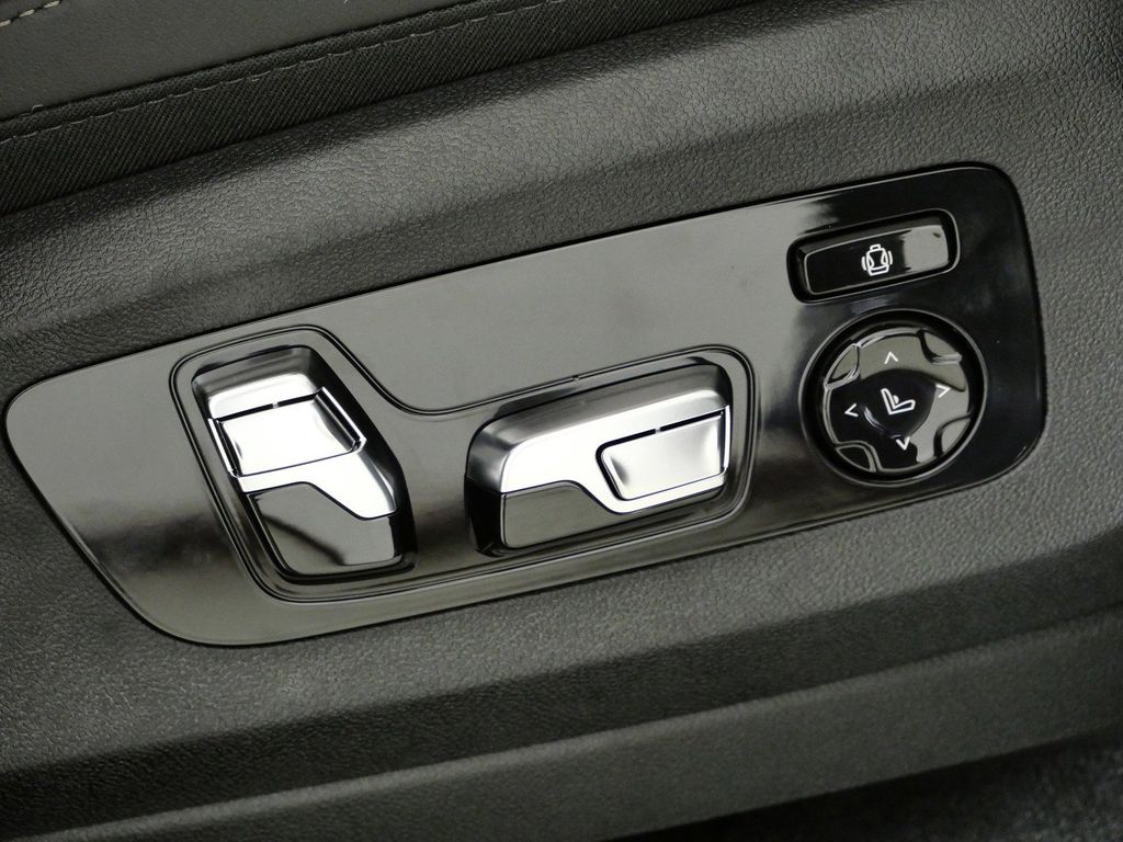 Thumbnail: 2026 BMW X7 - 22