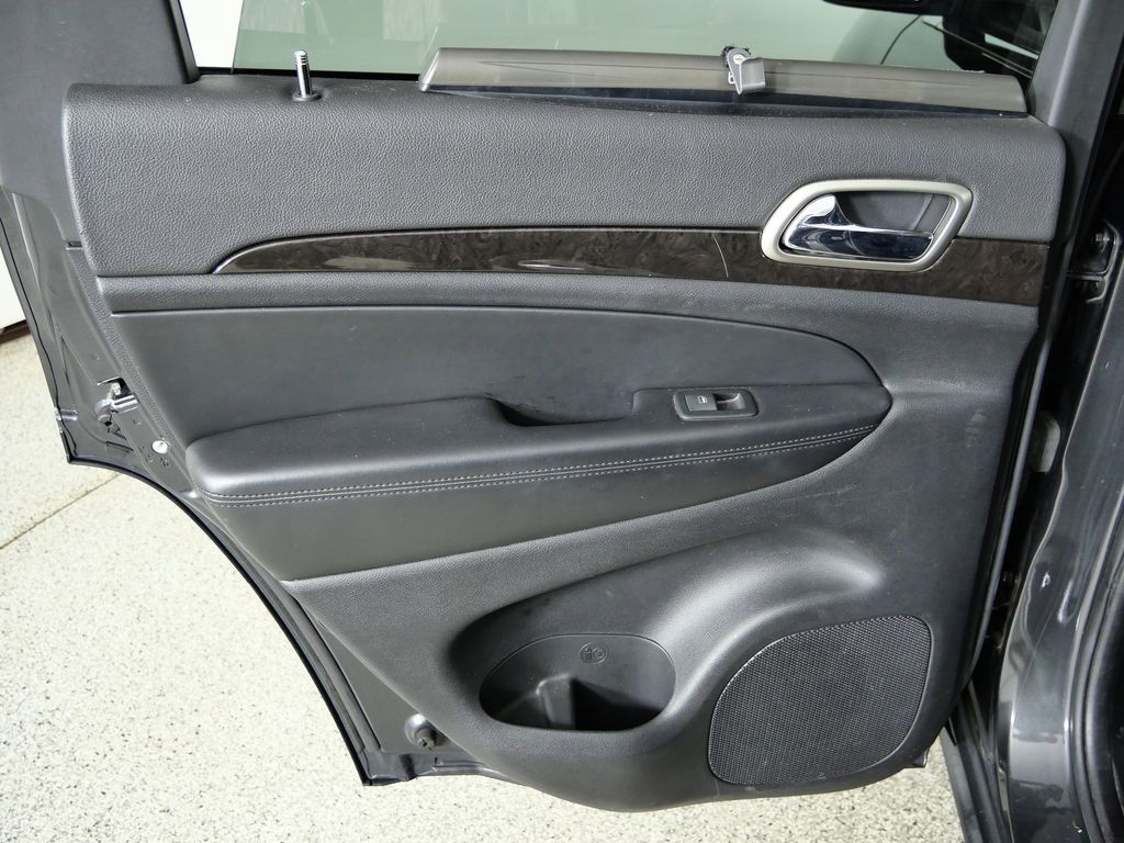 Thumbnail: 2011 Jeep Grand Cherokee - 28