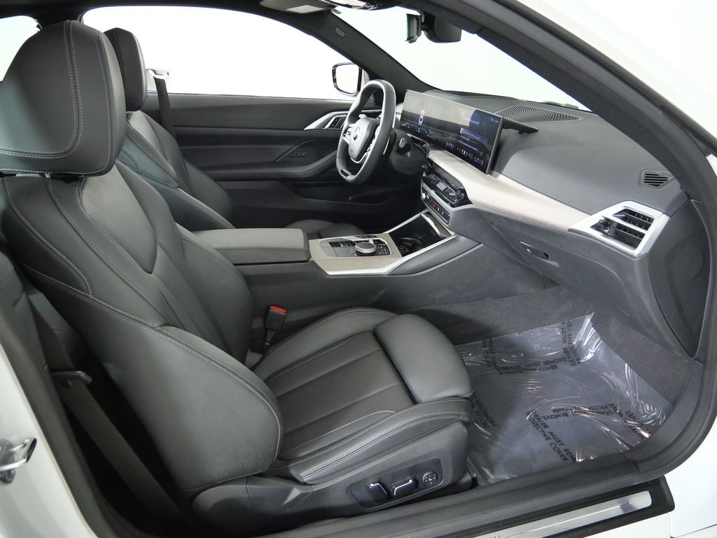 Thumbnail: 2025 BMW 4 Series - 24