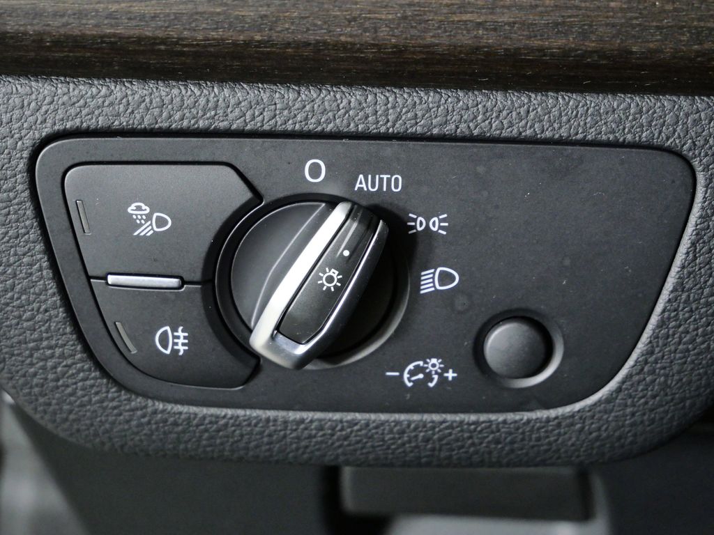 Thumbnail: 2023 Audi Q5 - 40