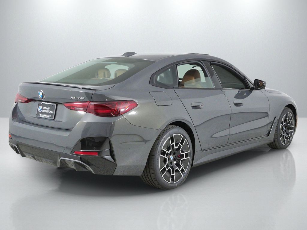 Thumbnail: 2026 BMW i4 - 9