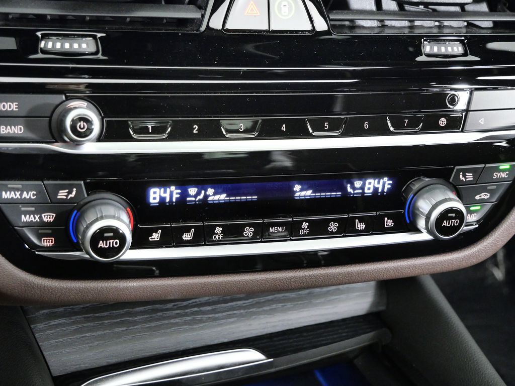 Thumbnail: 2023 BMW 5 Series - 50