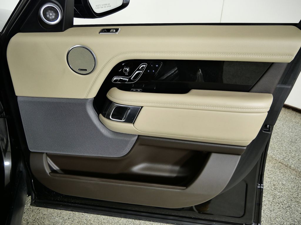 Thumbnail: 2018 Land Rover Range Rover - 20