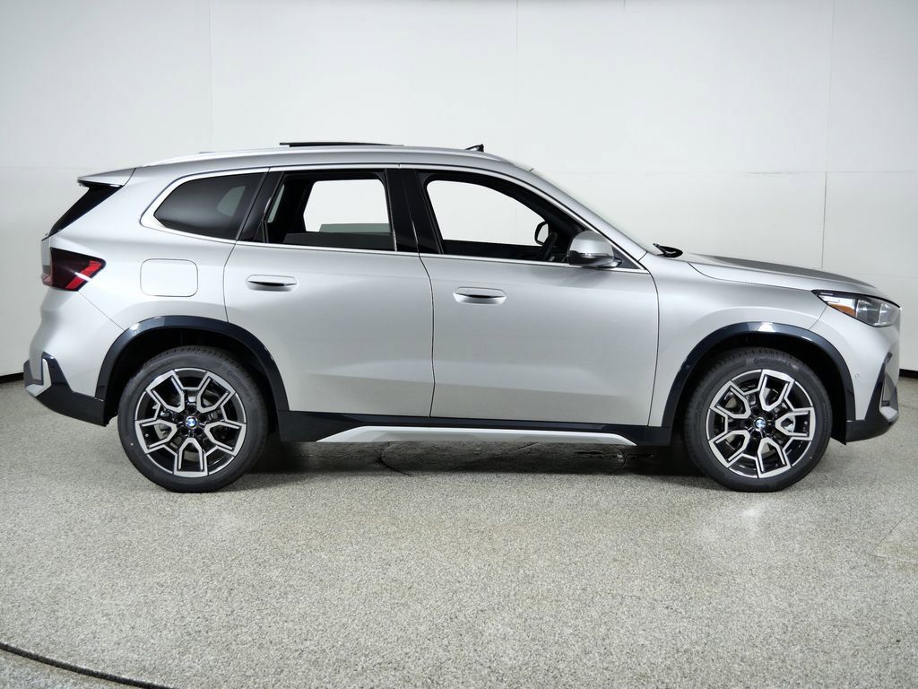 Thumbnail: 2026 BMW X1 - 10