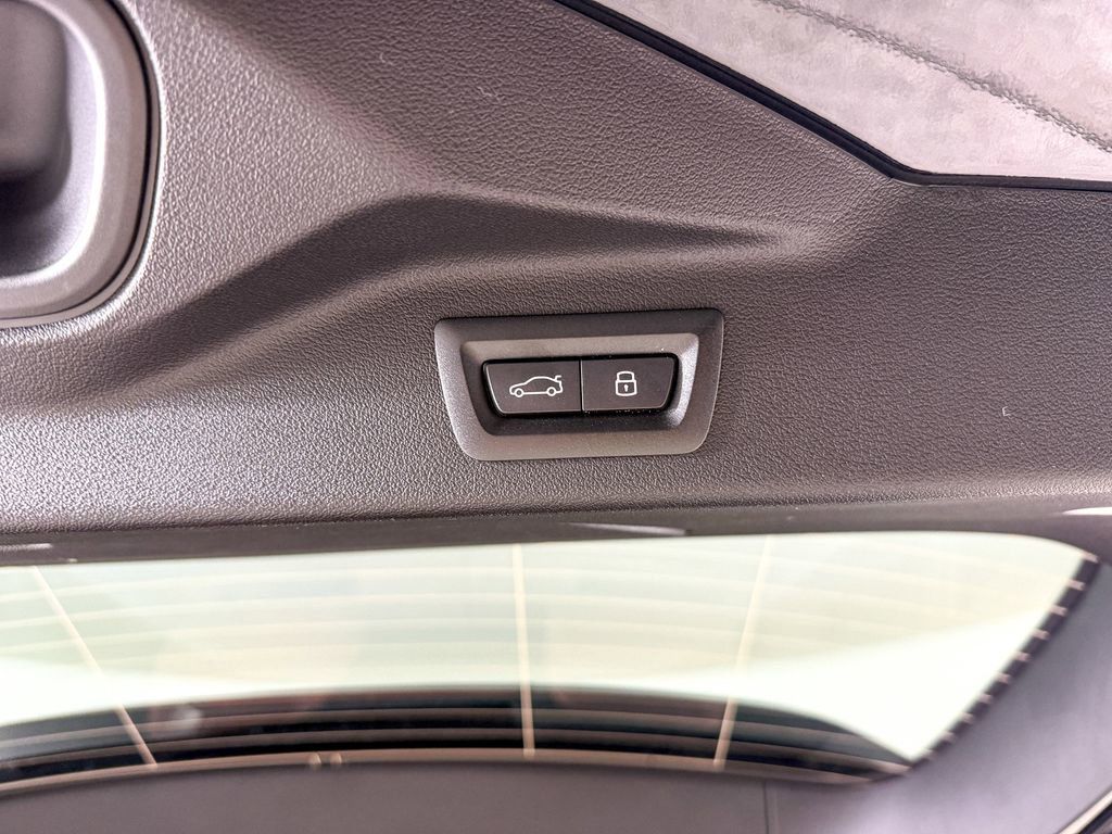 Thumbnail: 2026 BMW X7 - 19