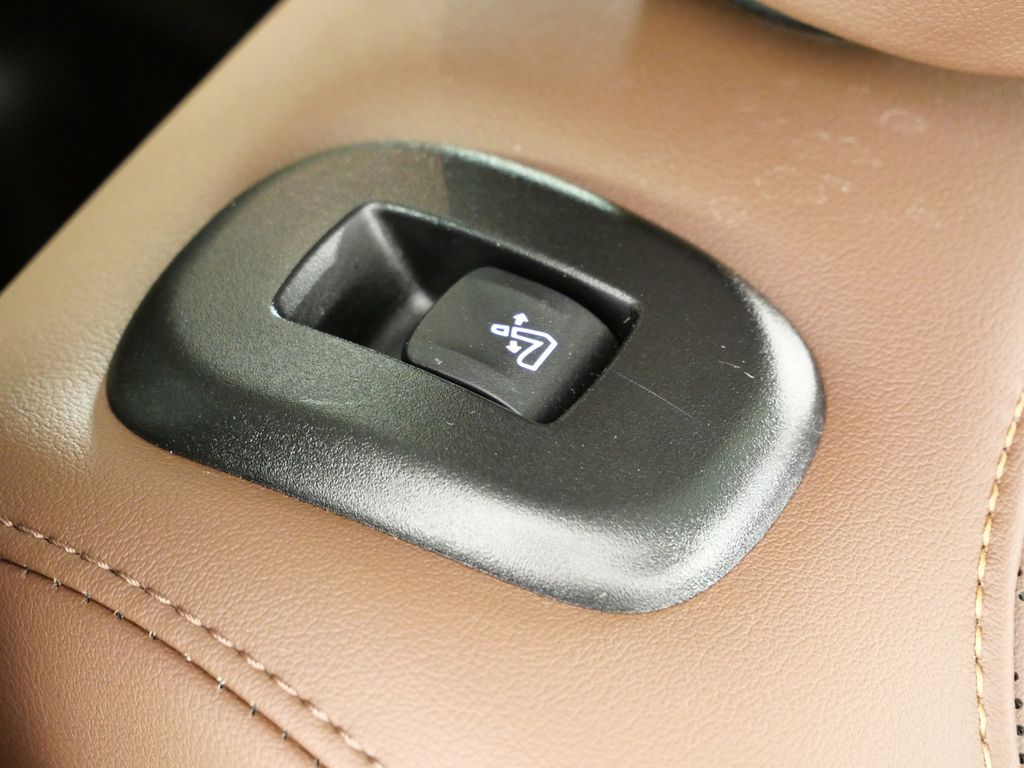 Thumbnail: 2023 BMW X7 - 33