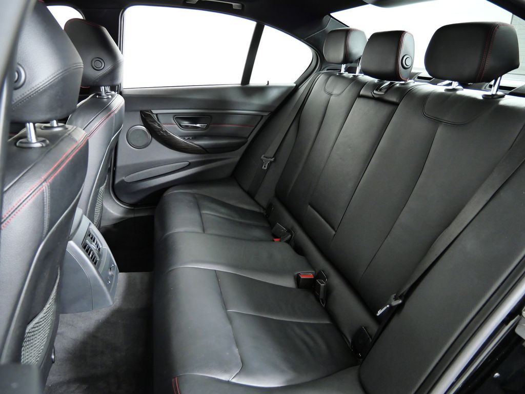 Thumbnail: 2013 BMW 3 Series - 31