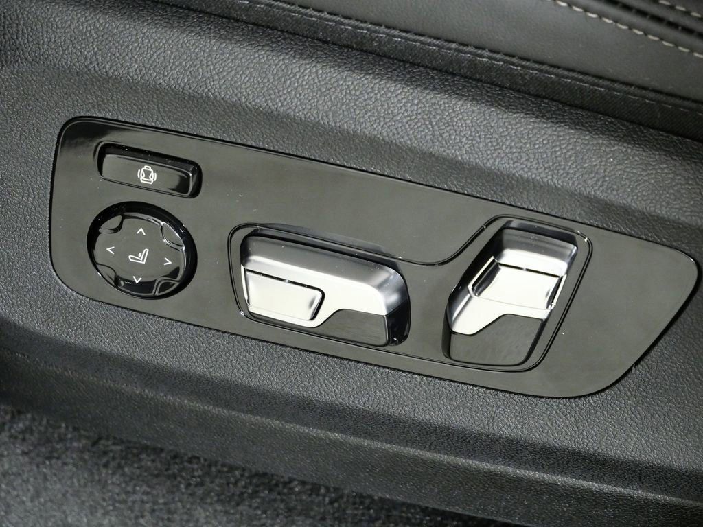 Thumbnail: 2026 BMW X7 - 40