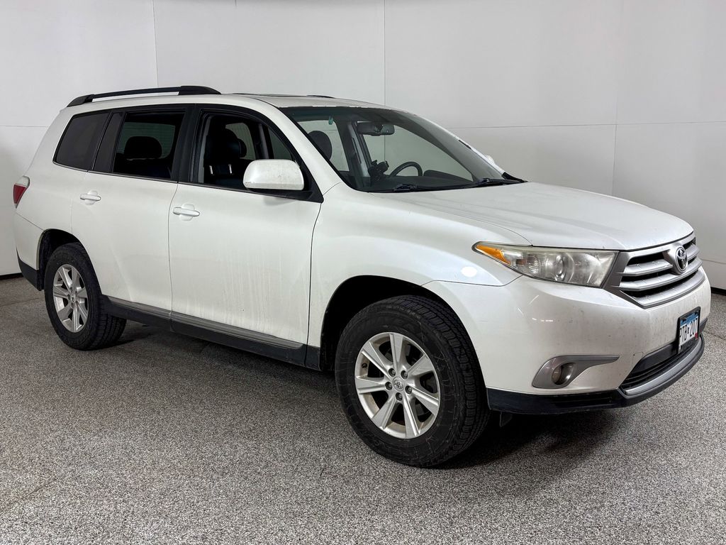 Thumbnail: 2011 Toyota Highlander - 4