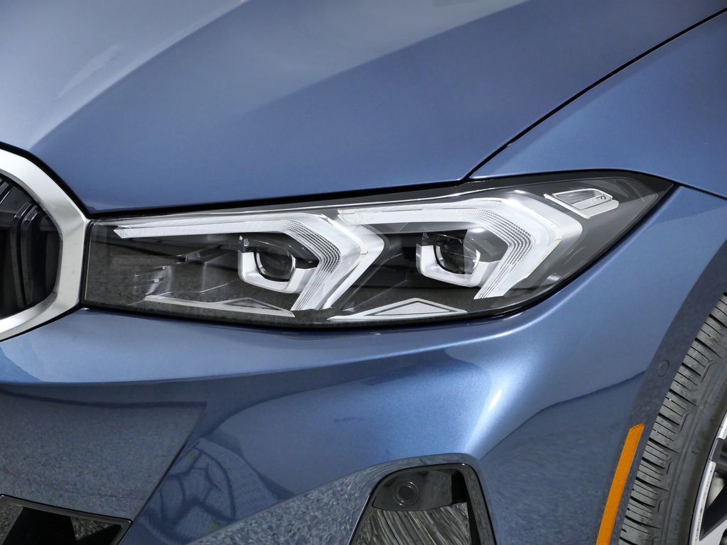 Thumbnail: 2026 BMW 3 Series - 3