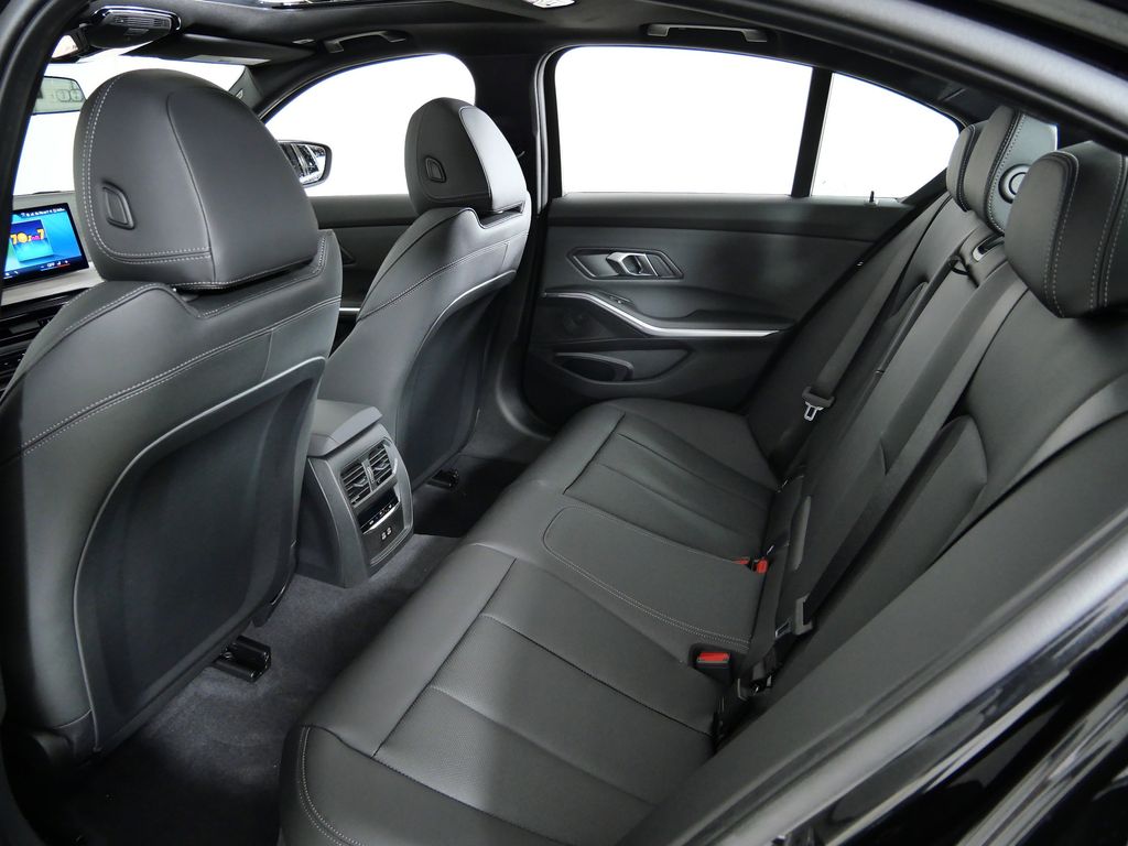 Thumbnail: 2026 BMW 3 Series - 30