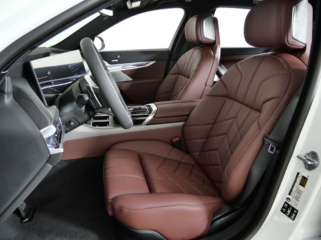 Thumbnail: 2026 BMW 7 Series - 35