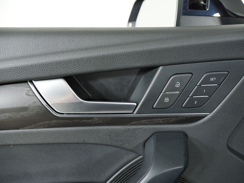 Thumbnail: 2020 Audi Q5 - 33
