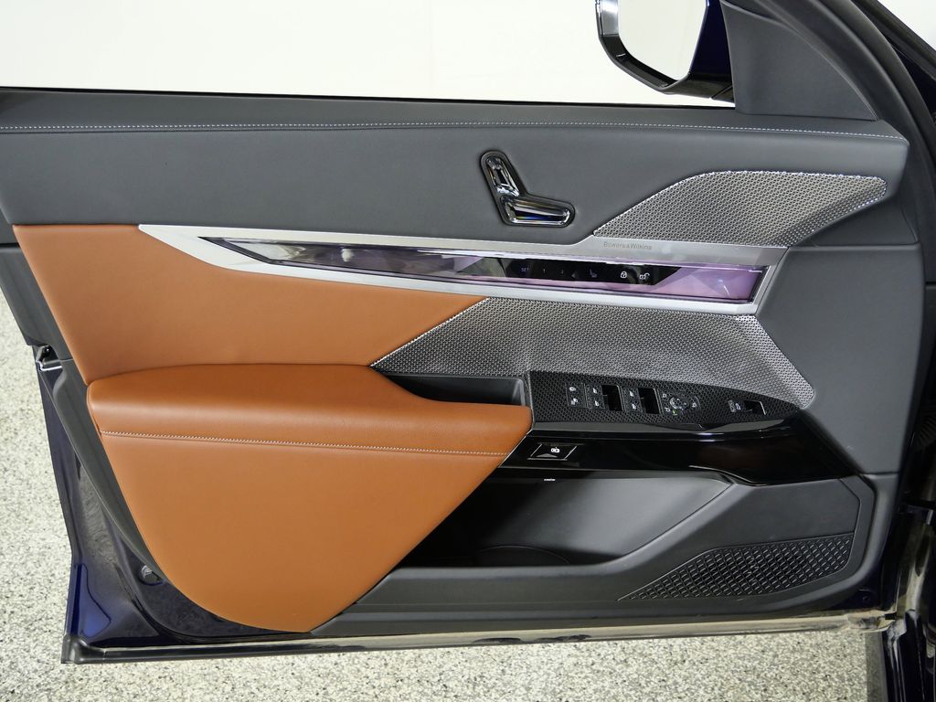 Thumbnail: 2023 BMW 7 Series - 38