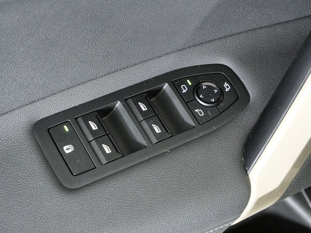 Thumbnail: 2025 BMW iX - 40