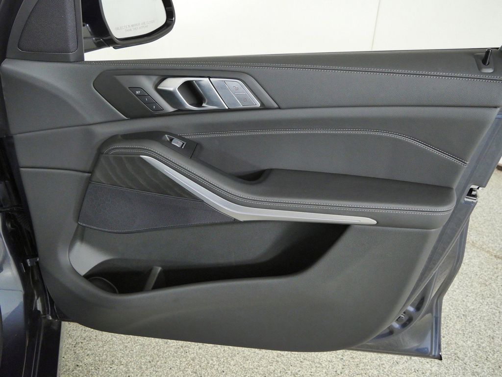 Thumbnail: 2022 BMW X7 - 23
