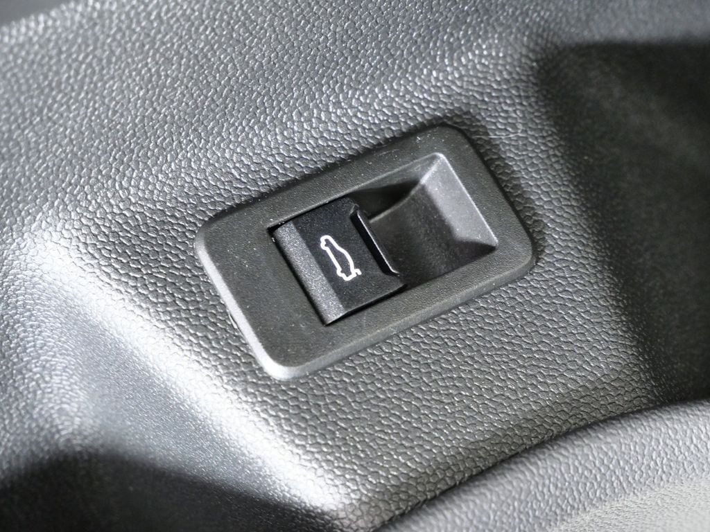 Thumbnail: 2026 BMW iX - 39