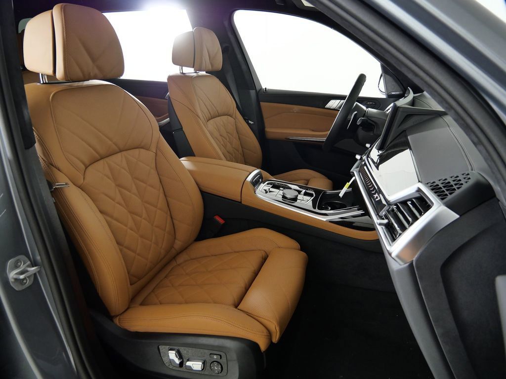 Thumbnail: 2026 BMW X7 - 23