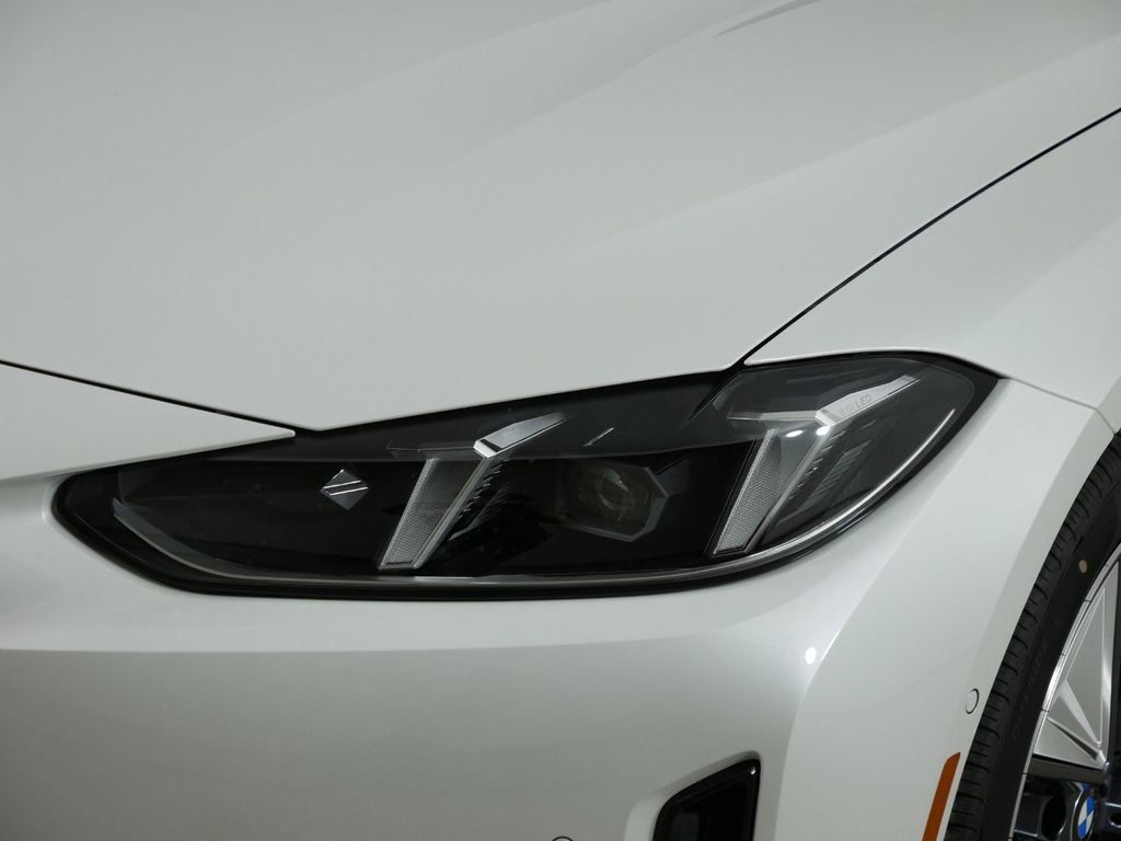 Thumbnail: 2025 BMW i4 - 18