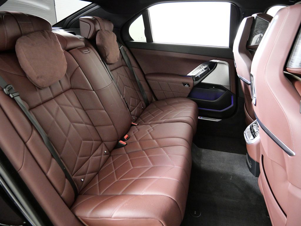 Thumbnail: 2023 BMW 7 Series - 32