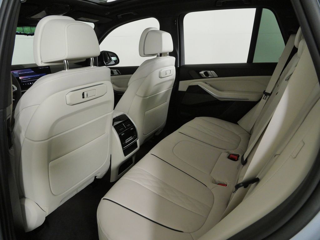 Thumbnail: 2026 BMW X5 - 32
