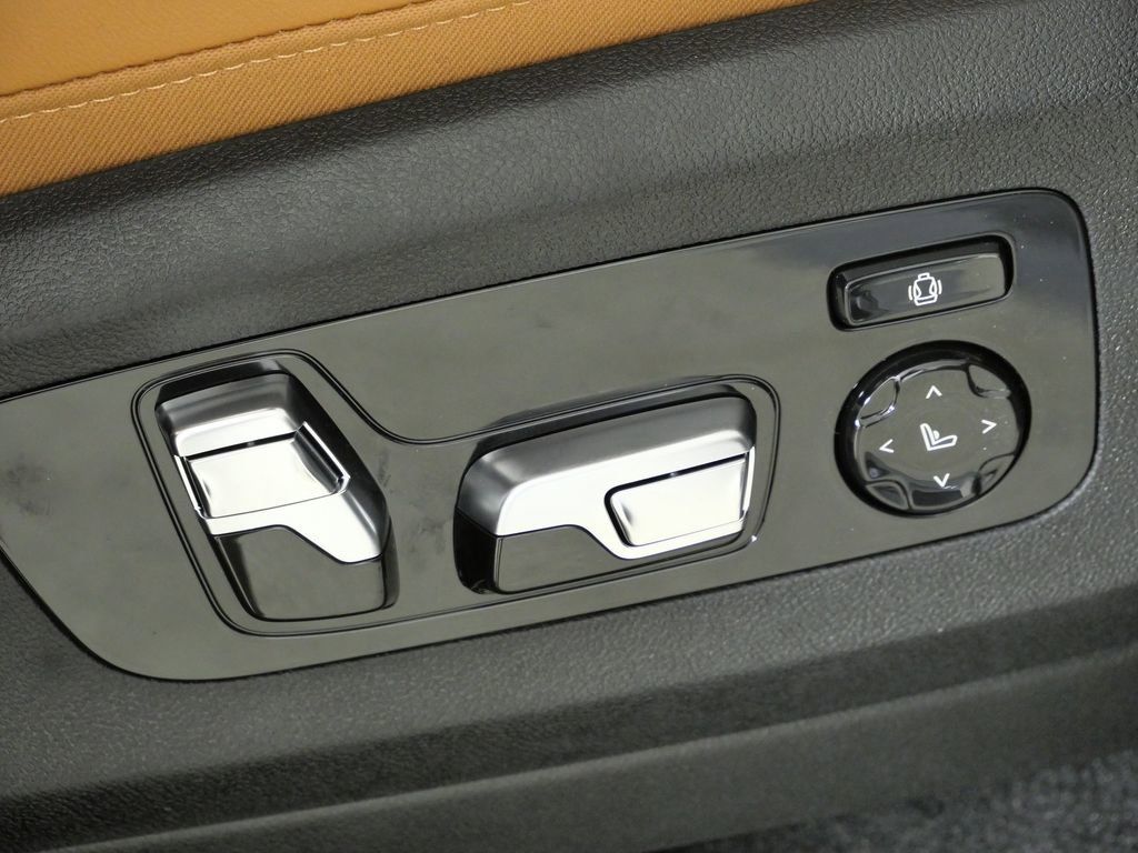 Thumbnail: 2026 BMW X7 - 24