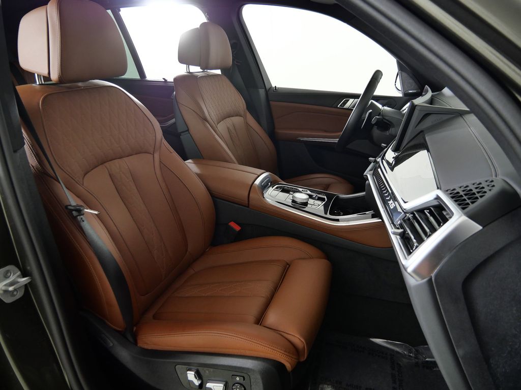 Thumbnail: 2025 BMW X5 - 26