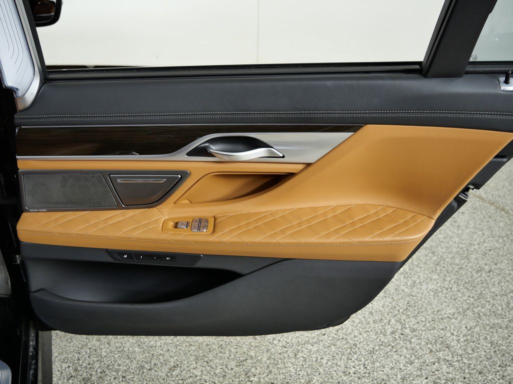 Thumbnail: 2022 BMW 7 Series - 29