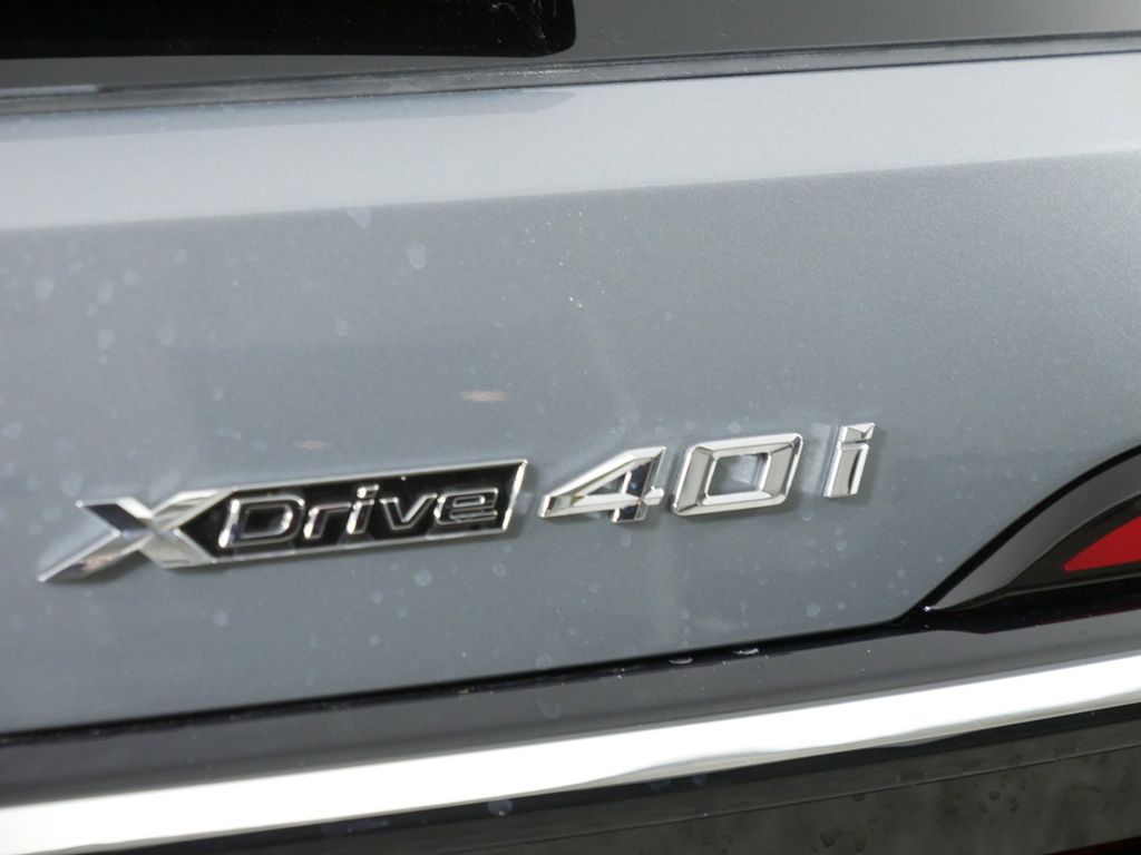 2025 BMW X7 xDrive40i 12