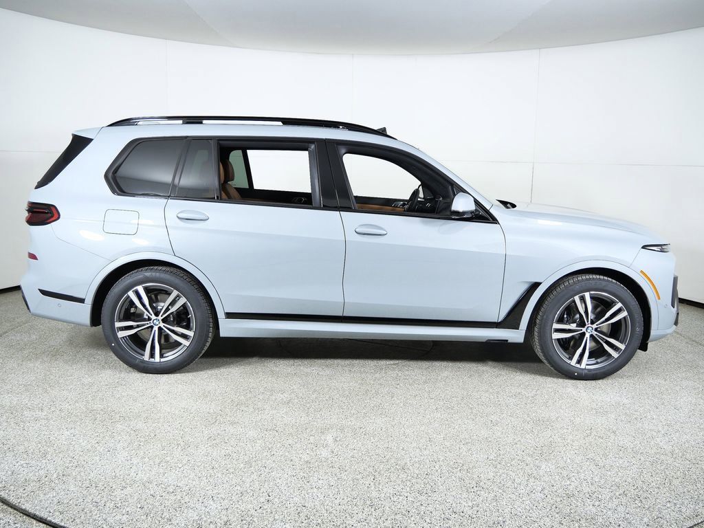 Thumbnail: 2026 BMW X7 - 10