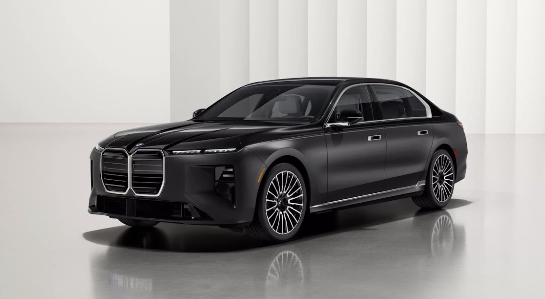 2027 BMW 7 Series Sedan exterior in black, front three-quarter view