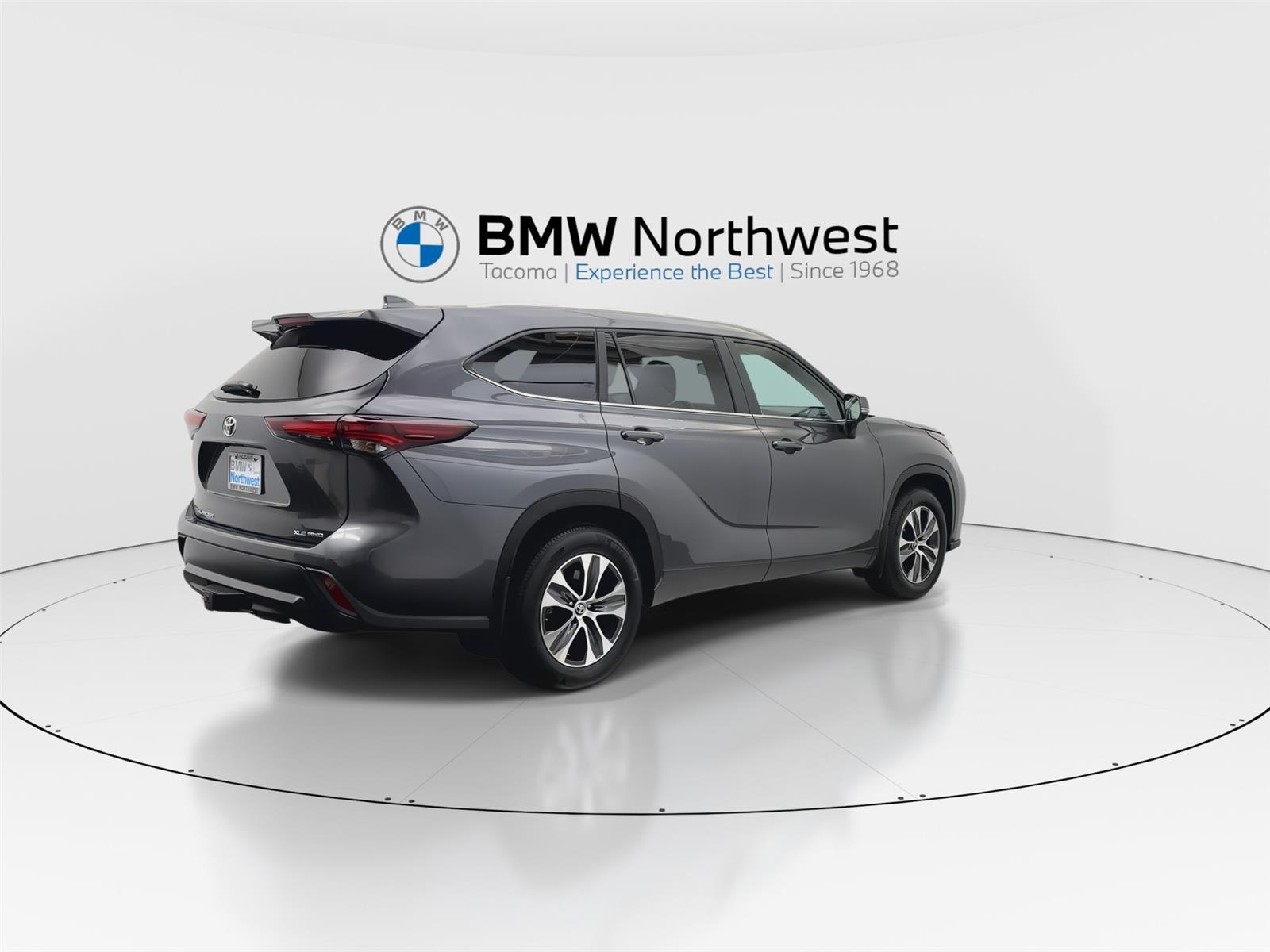 2024 Toyota Highlander XLE photo 3