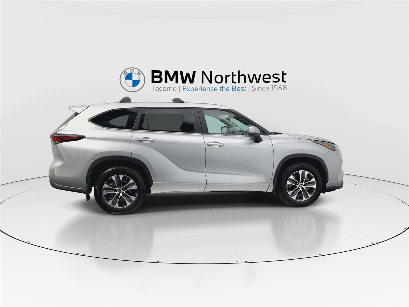 2024 Toyota Highlander XLE photo 3