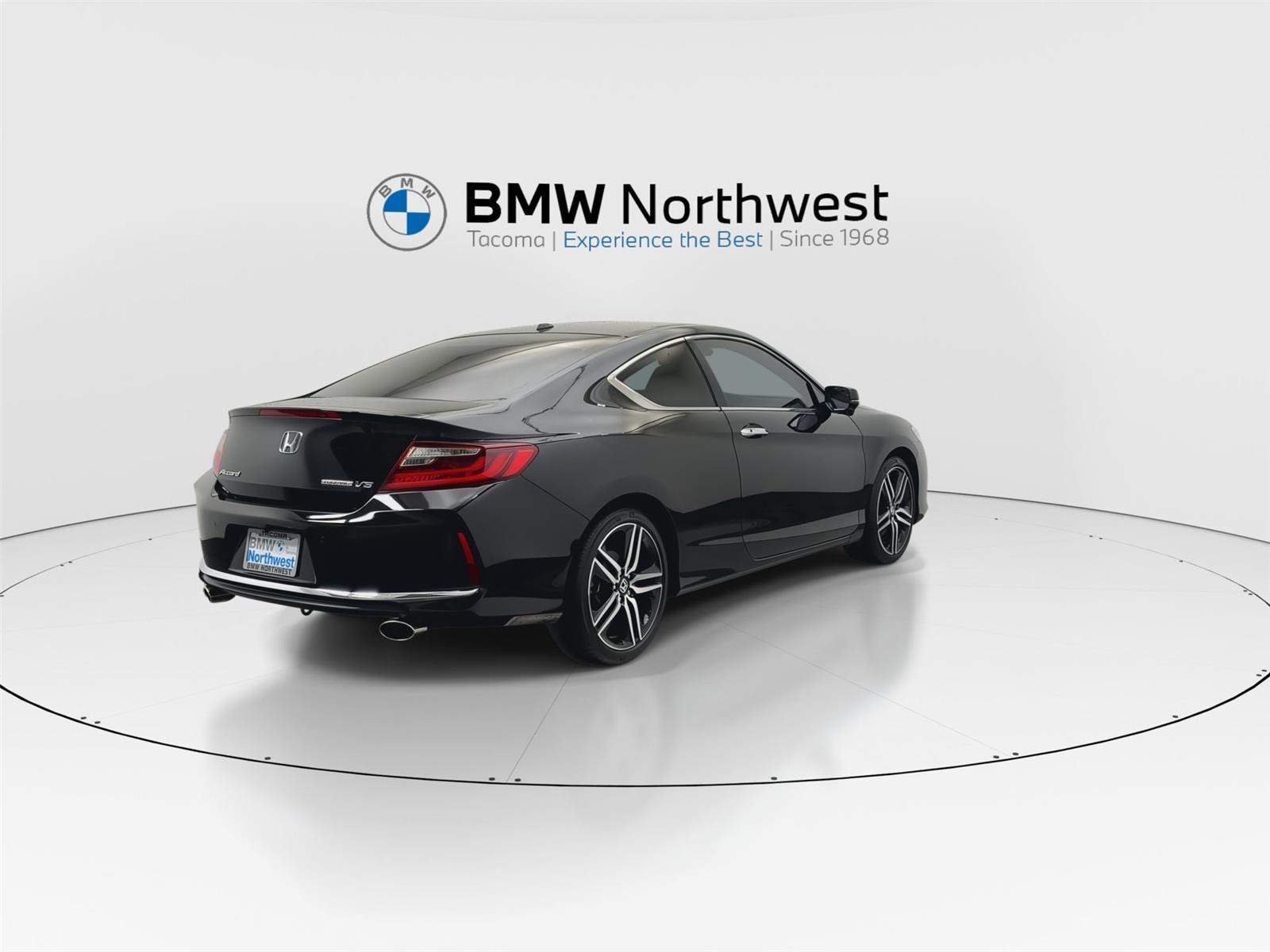 2016 Honda Accord Touring photo 2