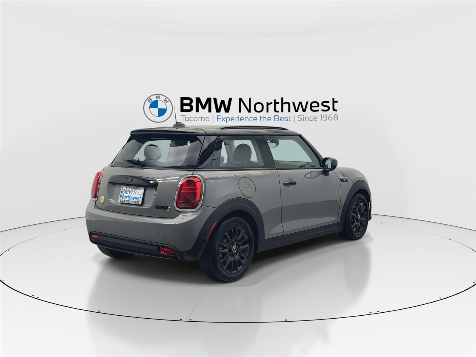 2022 Mini Cooper 2 Door Hardtop SE photo 2