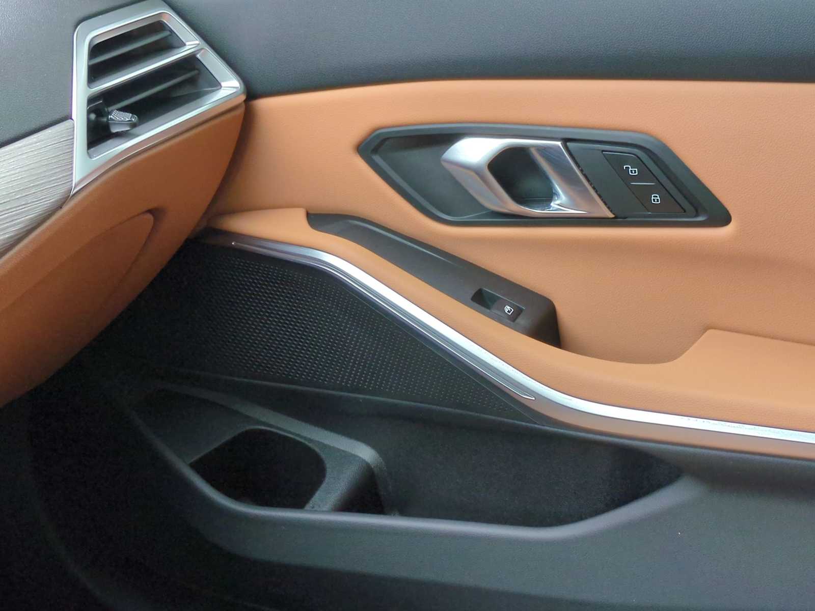 Thumbnail: 2025 BMW 3 Series - 38