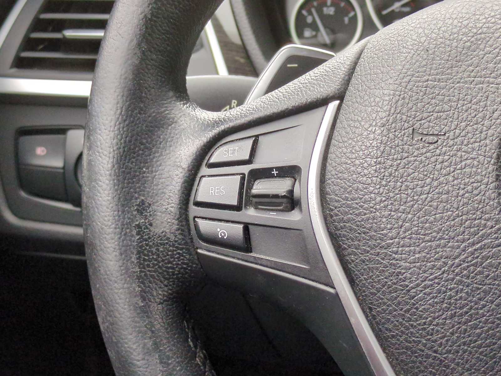 Thumbnail: 2016 BMW 3 Series - 25