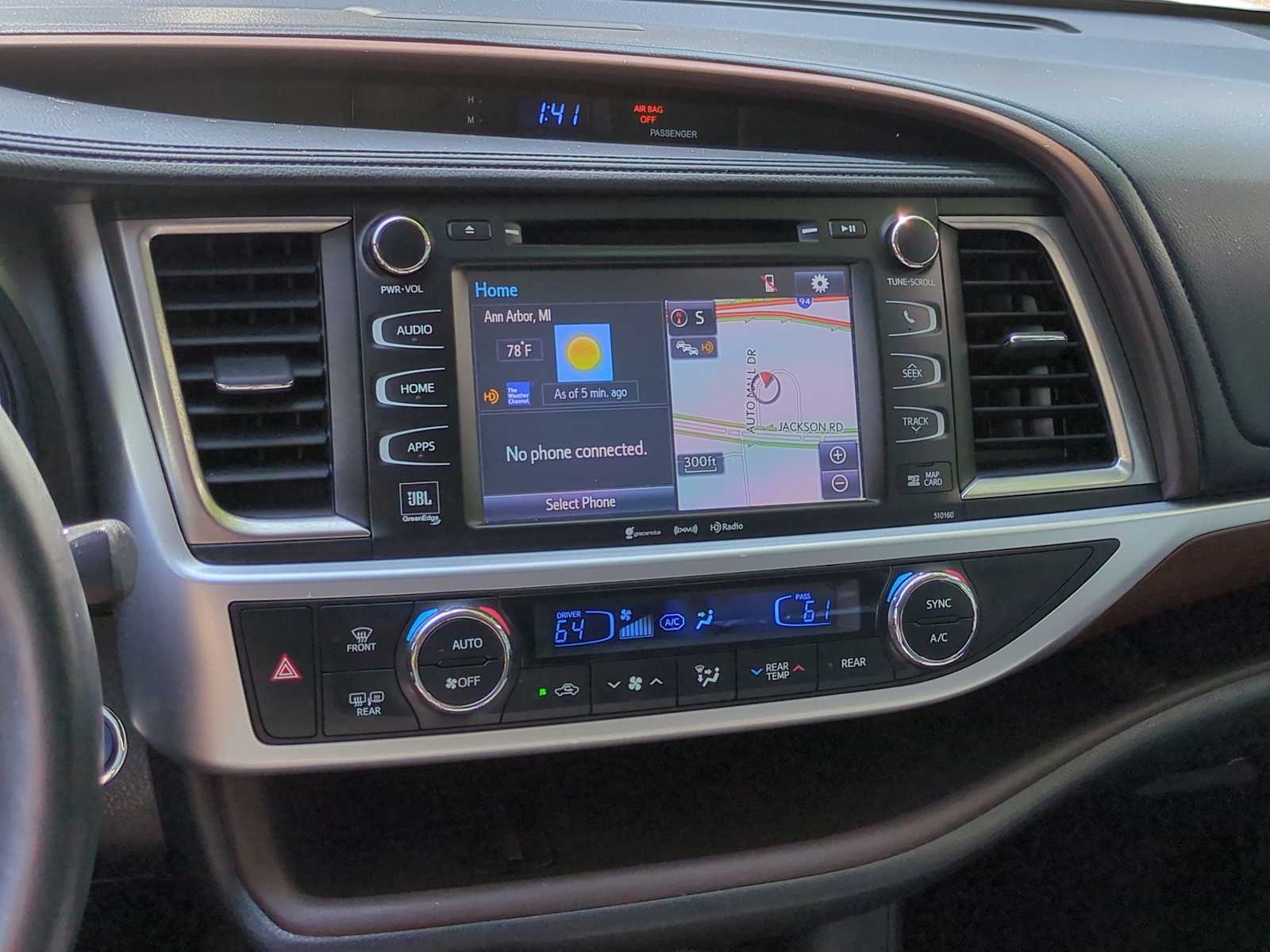 Thumbnail: 2016 Toyota Highlander - 29