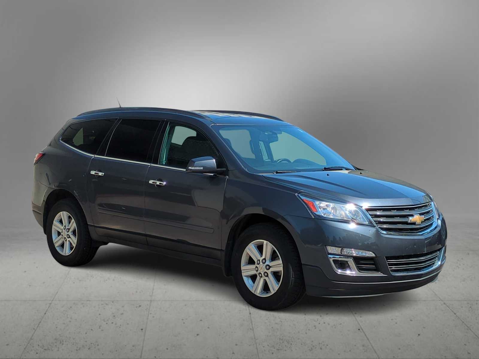 2013 Chevrolet Traverse 1LT photo 2