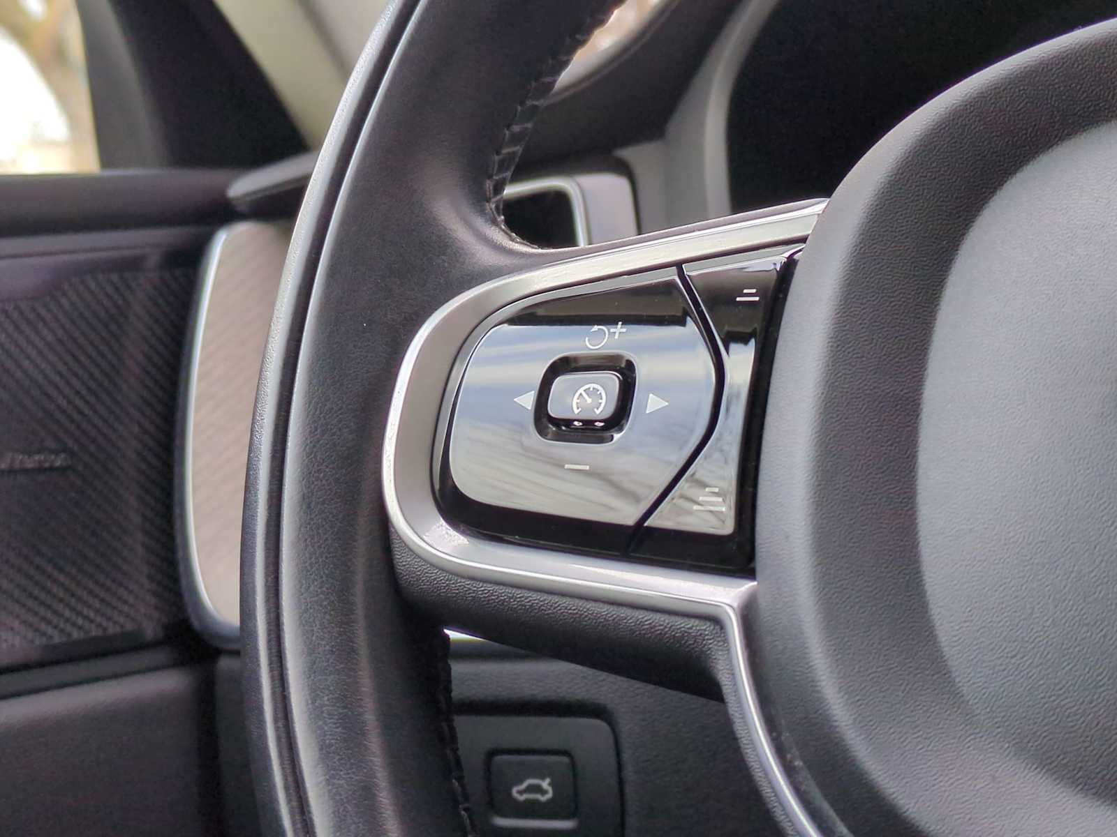 Thumbnail: 2021 Volvo XC60 - 25